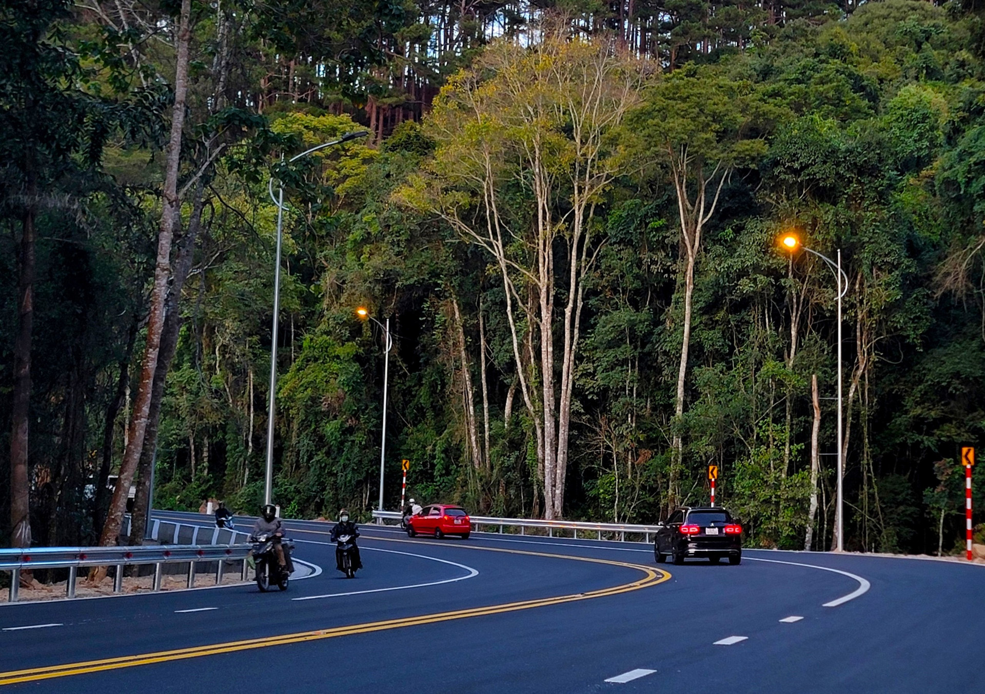Đèo Prenn, TP. Đà Lạt. Nguồn ảnh: Báo Người Lao Động Đèo Prenn, TP. Đà Lạt. Nguồn ảnh: Báo Người Lao Động