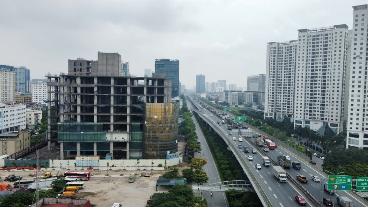 Tòa tháp 220 triệu USD ‘đắp chiếu’ gần 15 năm trên đất vàng Thủ đô: Từng lập kỷ lục và rao bán với mức giá ‘trên trời’- Ảnh 1. Tòa tháp 220 triệu USD ‘đắp chiếu’ gần 15 năm trên đất vàng Thủ đô: Từng lập kỷ lục và rao bán với mức giá ‘trên trời’- Ảnh 1.