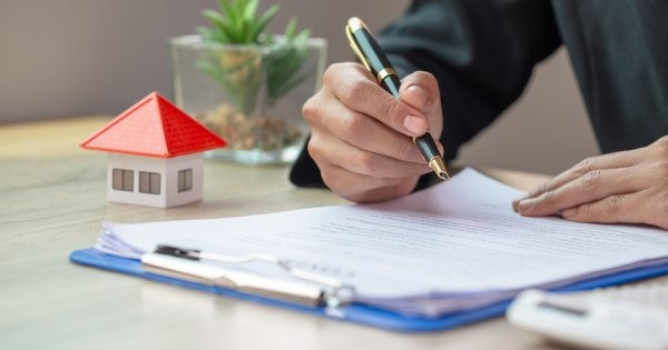 Từ bây giờ, cần đáp ứng điều kiện này mới được sang tên sổ đỏ- Ảnh 1. Từ bây giờ, cần đáp ứng điều kiện này mới được sang tên sổ đỏ- Ảnh 1.