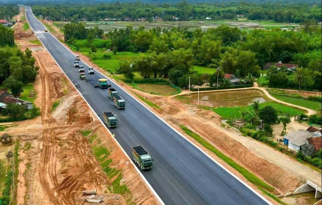 Muộn nhất 3 tháng nữa, tuyến cao tốc hơn 12.000 tỷ là mắt xích quan trọng kết nối liên vùng có bóng dáng Sơn Hải buộc phải đạt dấu mốc này- Ảnh 3. Muộn nhất 3 tháng nữa, tuyến cao tốc hơn 12.000 tỷ là mắt xích quan trọng kết nối liên vùng có bóng dáng Sơn Hải buộc phải đạt dấu mốc này- Ảnh 3.