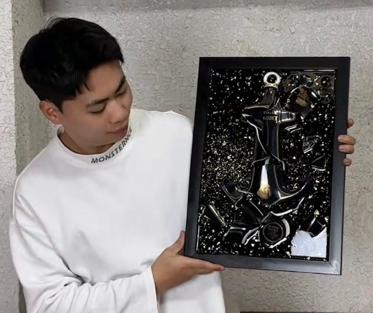 Chàng chai 10X khởi nghiệp với số vốn 5 triệu đồng biến vật liệu tưởng như bỏ đi thành tranh nghệ thuật