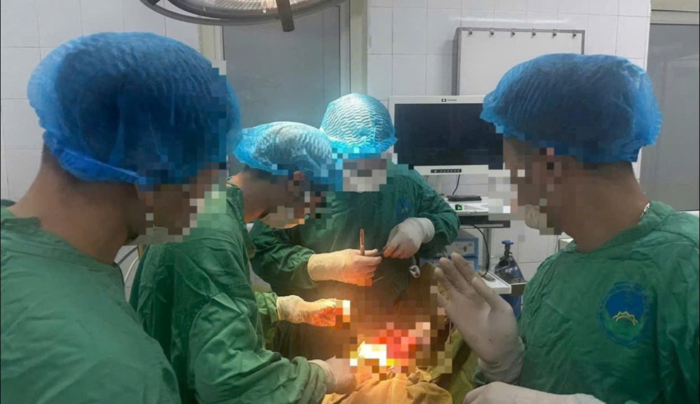 Khống chế, bắt L.Đ.T. vào trường học sát hại vợ là cán bộ thư viện - ảnh 2