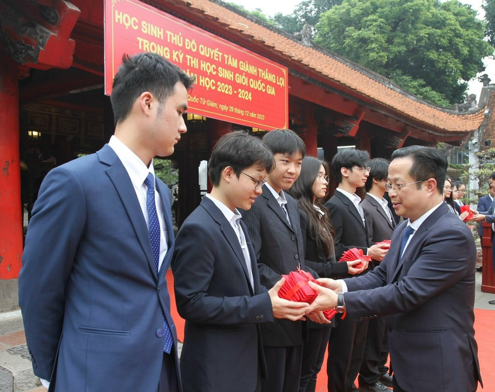 Ngôi trường chuyên có nhiều học sinh đỗ Harvard nhất Việt Nam, 1 năm 'thắng' hơn 100 giải quốc gia, Tổng Bí thư Tô Lâm vừa ghé thăm - ảnh 3