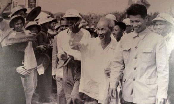 Vùng đất duy nhất được Bác Hồ cho phép dựng tượng ngay khi Người còn sống: Từng là huyện nghèo, nay vươn mình thành đảo ngọc ở vùng Đông Bắc Tổ quốc - ảnh 1