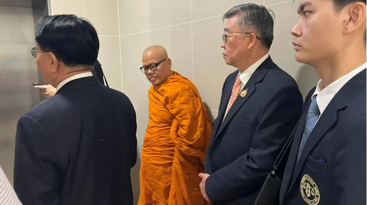 Bê bối rúng động Đông Nam Á: Sư trụ trì 70 tuổi của ngôi chùa nổi tiếng biển thủ hơn 234 tỷ đồng, nướng hết vào web cờ bạc - ảnh 2