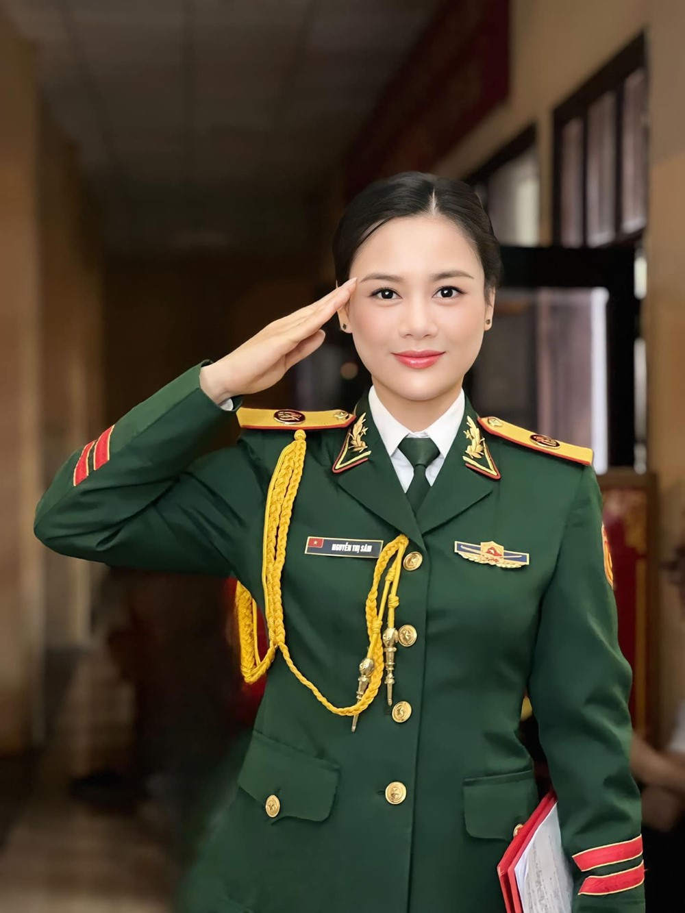 Nữ diễn viên chuyên trị vai khổ trên sóng giờ vàng VTV, U40 là Thiếu tá Quân đội, có chồng Trung tá, Phó Giám đốc nổi tiếng - ảnh 2