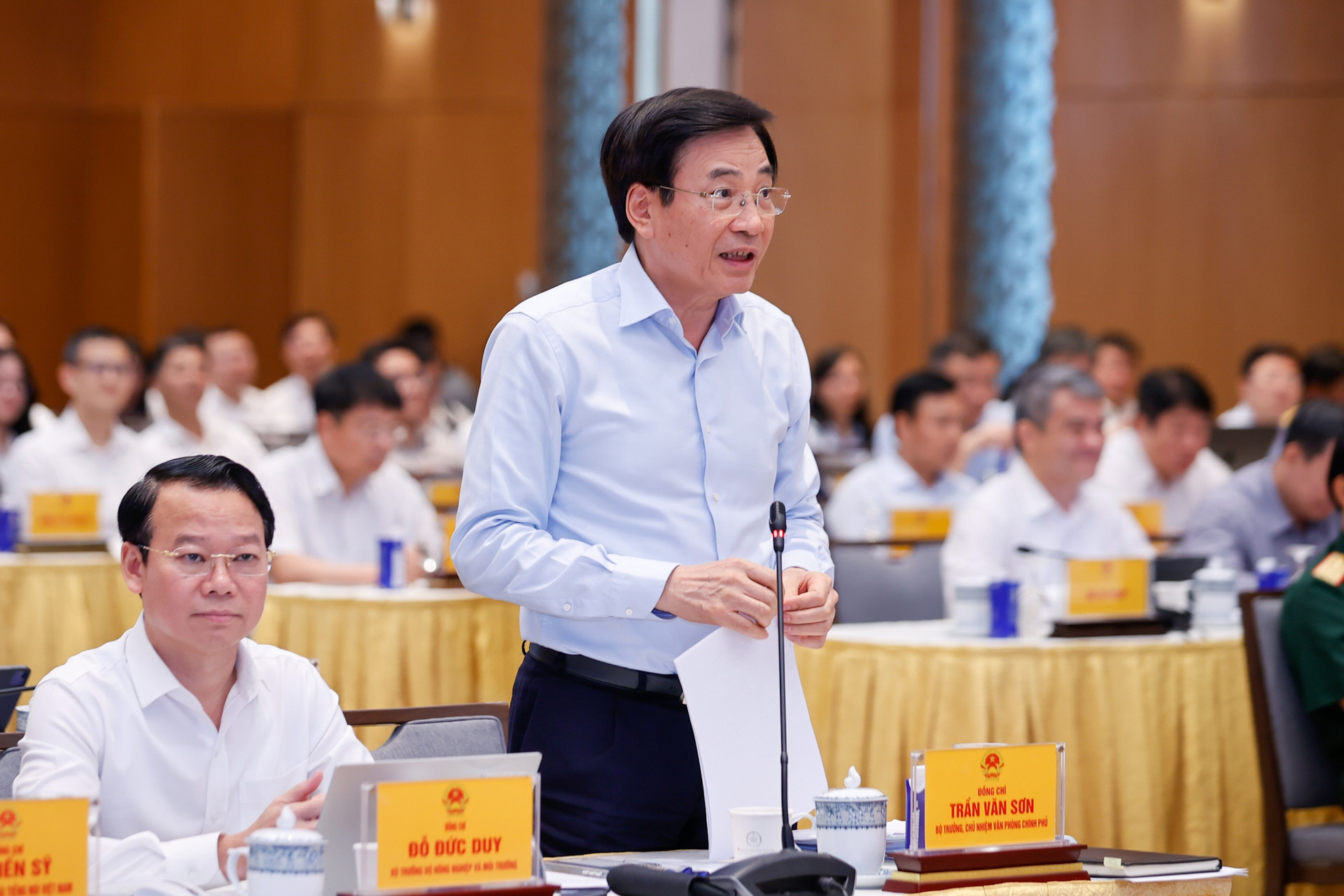 Thủ tướng: Cương quyết cắt bỏ các thủ tục rườm rà, gây phiền hà cho người dân và doanh nghiệp- Ảnh 6. Thủ tướng: Cương quyết cắt bỏ các thủ tục rườm rà, gây phiền hà cho người dân và doanh nghiệp- Ảnh 6.