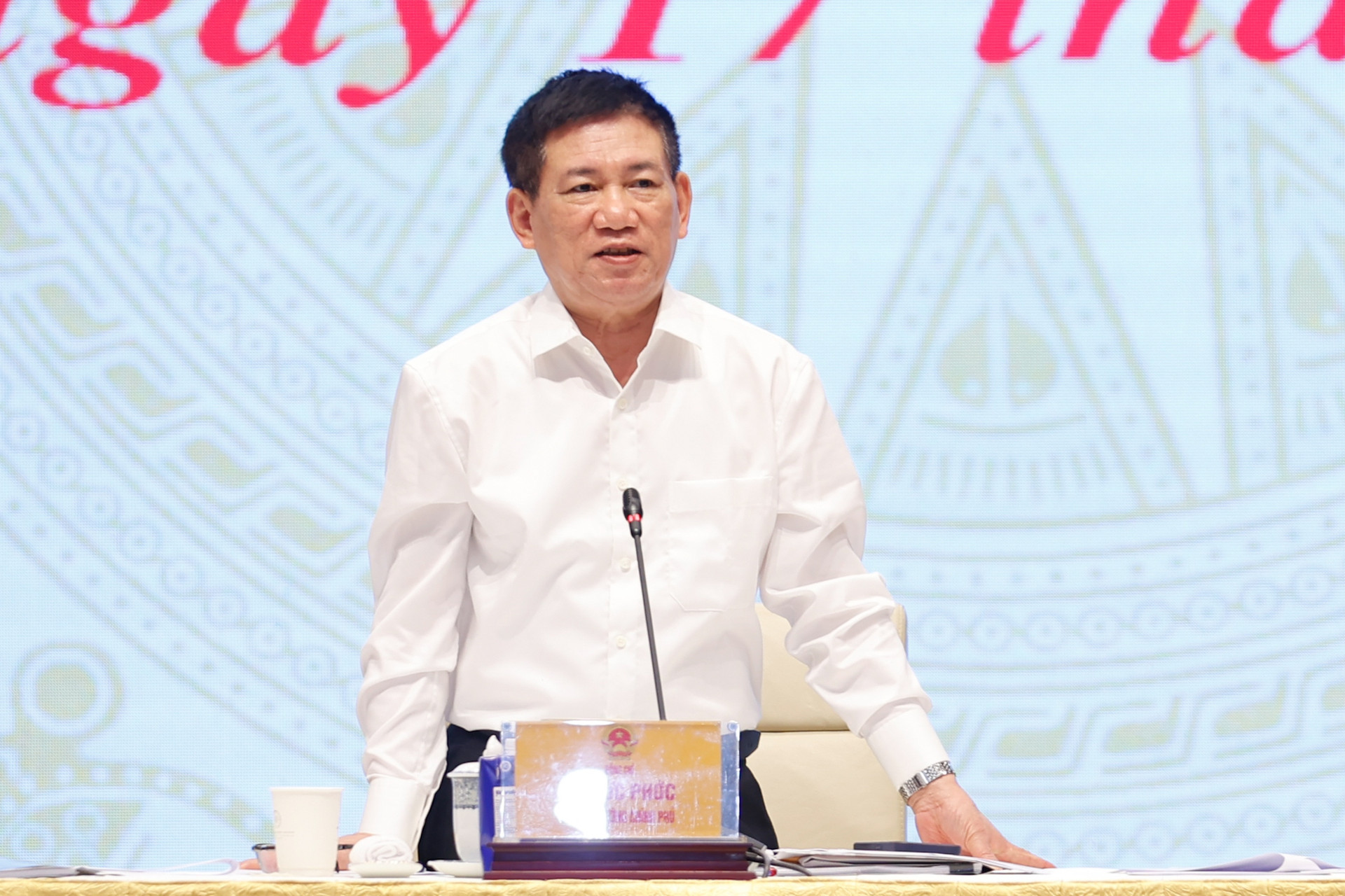Thủ tướng: Cương quyết cắt bỏ các thủ tục rườm rà, gây phiền hà cho người dân và doanh nghiệp- Ảnh 4. Thủ tướng: Cương quyết cắt bỏ các thủ tục rườm rà, gây phiền hà cho người dân và doanh nghiệp- Ảnh 4.