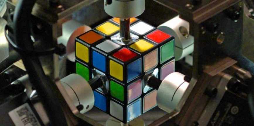 4 sinh viên Mỹ vượt mặt cả tập đoàn Mitsubishi, tạo ra robot giải Rubik nhanh nhất lịch sử chỉ 0,103 giây