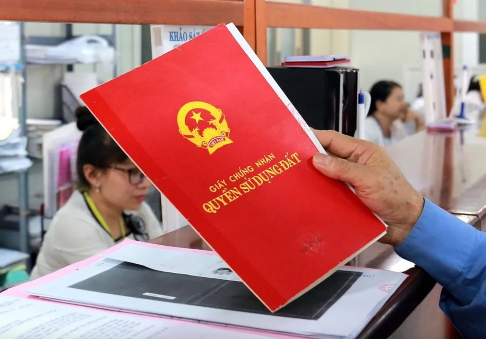 2 khoản phí bắt buộc phải nộp khi làm sổ đỏ năm 2025, người dân cần đặc biệt lưu ý - ảnh 2