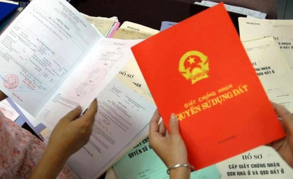 2 khoản phí bắt buộc phải nộp khi làm sổ đỏ năm 2025, người dân cần đặc biệt lưu ý - ảnh 1