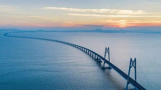 Sắp khởi công cầu treo dài nhất thế giới được ví như 'kỳ quan thứ 8', chịu được sức gió 300km/h - Ảnh 1. Sắp khởi công cầu treo dài nhất thế giới được ví như 'kỳ quan thứ 8', chịu được sức gió 300km/h - Ảnh 1.