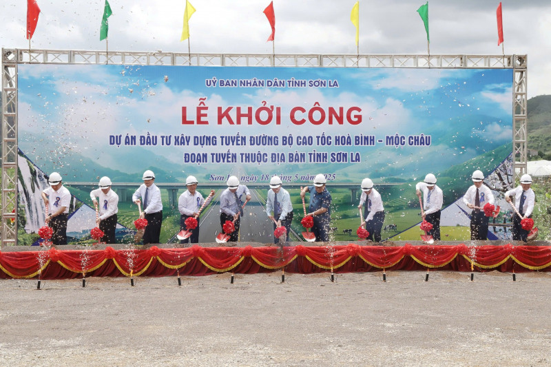 Hình ảnh tại lễ khởi công. Nguồn ảnh: Báo Công an nhân dân Hình ảnh tại lễ khởi công. Nguồn ảnh: Báo Công an nhân dân