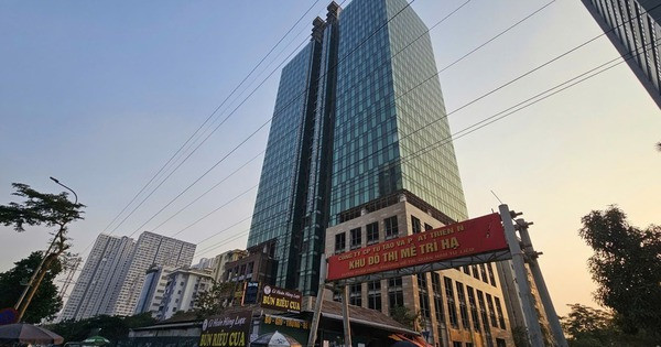 Tháp 27 tầng bỏ hoang nằm đối diện tòa nhà chọc trời cao nhất Thủ đô: Hoang phế suốt 16 năm qua, tương lai vẫn vô định