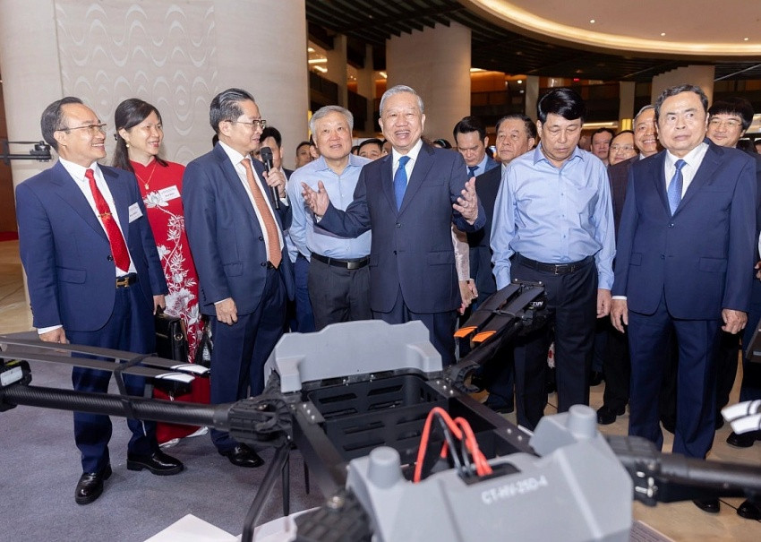 Vừa khởi công nhà máy chip bán dẫn tại Bình Dương, CT Group đã trình làng mẫu UAV chở người vận tốc 190km/h