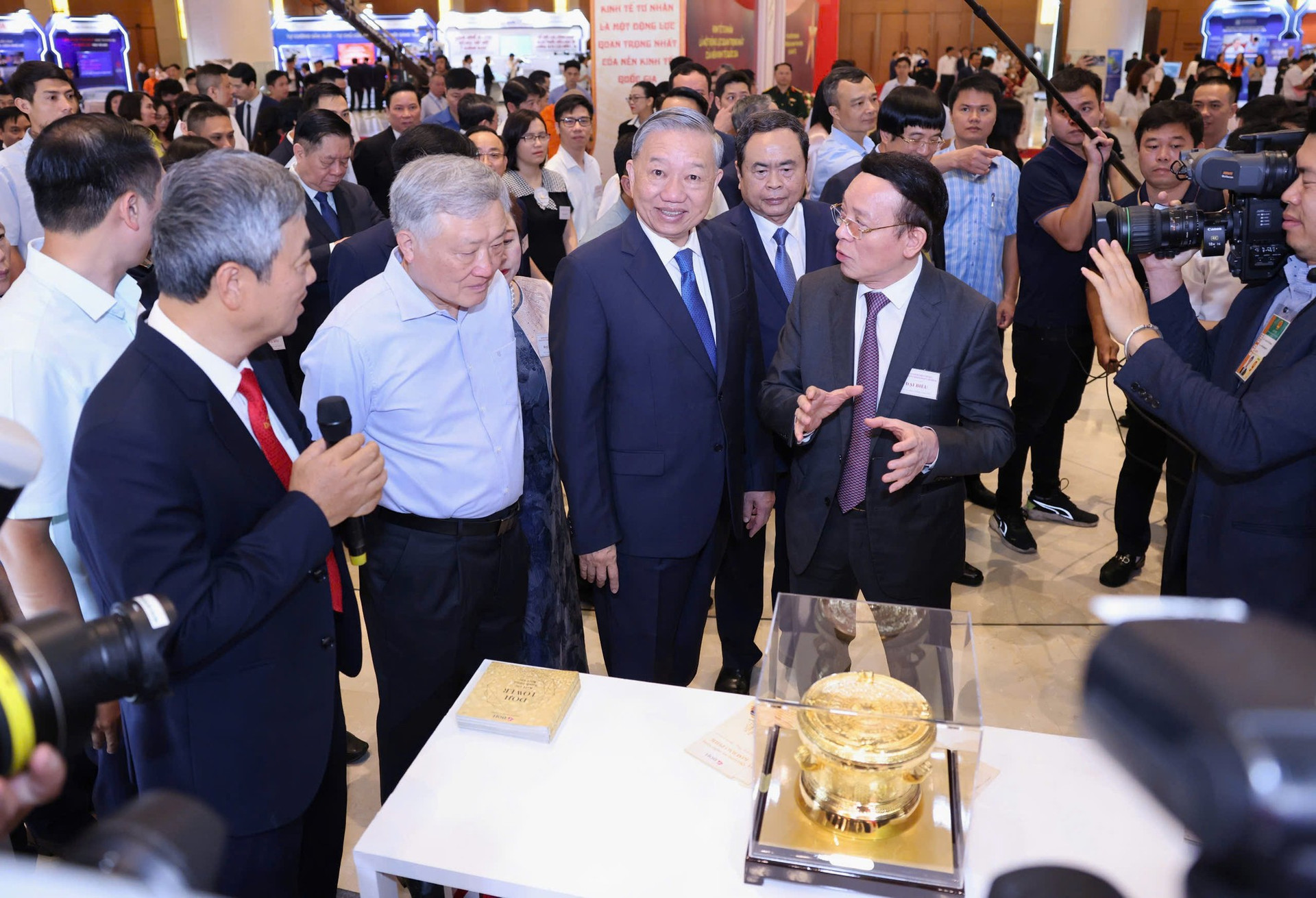 Lãnh đạo Đảng, Nhà nước dự Hội nghị toàn quốc quán triệt các nghị quyết quan trọng ảnh 8