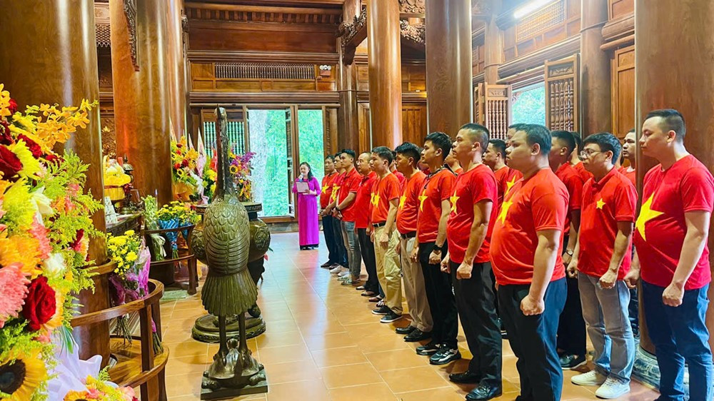 Hàng triệu trái tim Việt hướng về làng Sen trong tháng Năm lịch sử - ảnh 6