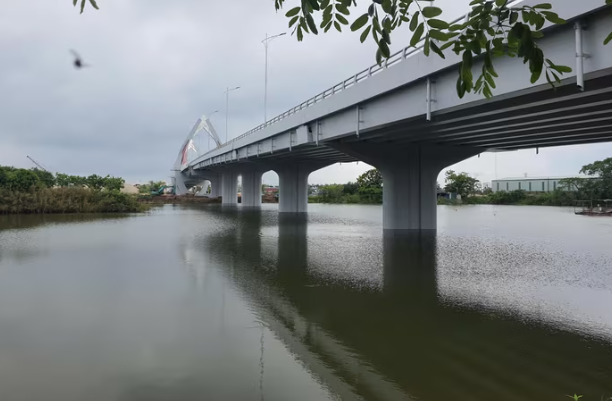 Hôm nay, chính thức khánh thành cây cầu dây văng đầu tiên bắc qua con sông biểu tượng tại Nam Định- Ảnh 3. Hôm nay, chính thức khánh thành cây cầu dây văng đầu tiên bắc qua con sông biểu tượng tại Nam Định- Ảnh 3.