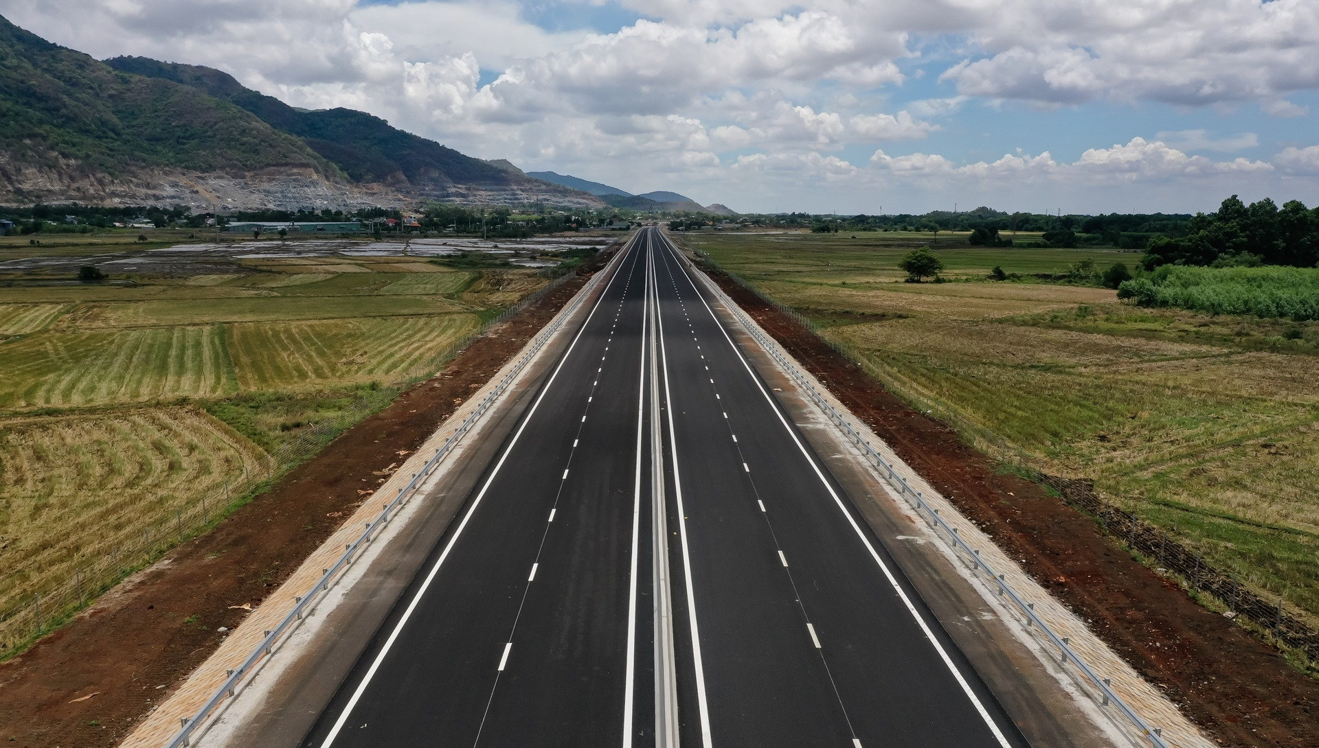 Dự kiến 4 tháng nữa, 20km cao tốc kết nối các tỉnh thành giàu có của Đông Nam Bộ sẽ thông xe- Ảnh 2. Dự kiến 4 tháng nữa, 20km cao tốc kết nối các tỉnh thành giàu có của Đông Nam Bộ sẽ thông xe- Ảnh 2.