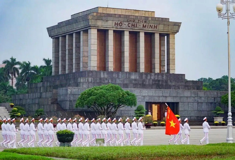 Lăng Bác: Công trình kiến trúc đồ sộ, uy nghi, biểu tượng thiêng liêng hình thành sau 700 ngày đêm kết tinh tình yêu của toàn thể dân tộc dành cho vị lãnh tụ vĩ đại- Ảnh 7. Lăng Bác: Công trình kiến trúc đồ sộ, uy nghi, biểu tượng thiêng liêng hình thành sau 700 ngày đêm kết tinh tình yêu của toàn thể dân tộc dành cho vị lãnh tụ vĩ đại- Ảnh 7.