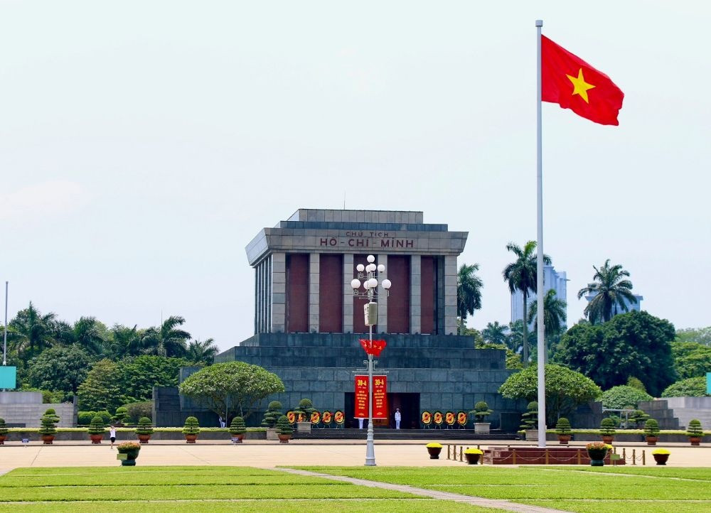 Lăng Bác: Công trình kiến trúc đồ sộ, uy nghi, biểu tượng thiêng liêng hình thành sau 700 ngày đêm kết tinh tình yêu của toàn thể dân tộc dành cho vị lãnh tụ vĩ đại- Ảnh 8. Lăng Bác: Công trình kiến trúc đồ sộ, uy nghi, biểu tượng thiêng liêng hình thành sau 700 ngày đêm kết tinh tình yêu của toàn thể dân tộc dành cho vị lãnh tụ vĩ đại- Ảnh 8.