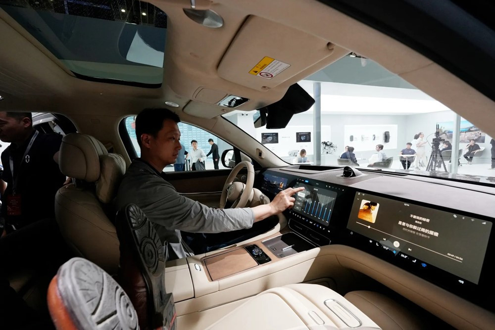 Đánh bại BMW, đối tác của Huawei bất ngờ trở thành thương hiệu xe sang bán chạy nhất thị trường tỷ dân - ảnh 2