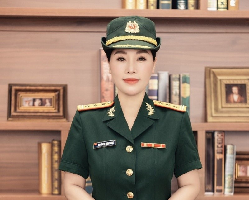 Thượng tá, NSƯT là cháu ruột của nhạc sĩ An Thuyên, có chồng là nhà báo nổi tiếng