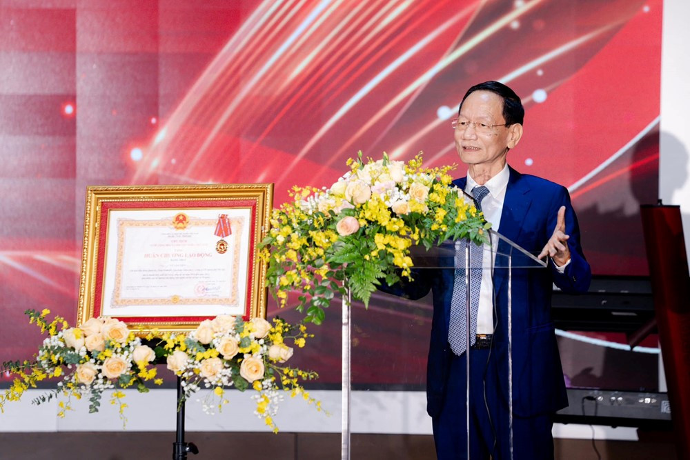 Đại gia U70 được tham gia đối thoại với Thủ tướng tại Nhà Quốc hội: Chủ tịch tập đoàn đa ngành nghìn tỷ, được tặng Huân chương Lao động hạng Nhất - ảnh 2