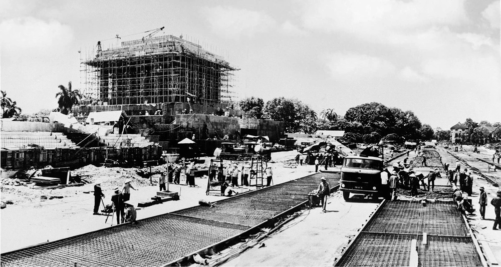 ‘Kỳ đài lịch sử’ của Việt Nam được Liên Xô giúp đỡ xây dựng, có thể chống bom đạn và động đất cấp 7, là nơi lưu giữ di hài của Bác Hồ - ảnh 2