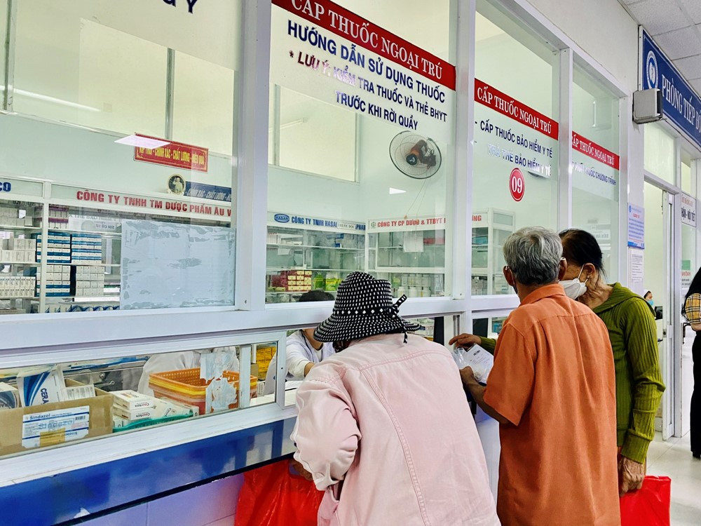 Từ 1/7, người dân chữa bệnh tại nhà vẫn được hưởng BHYT, chi trả 100% chi phí khi vượt tuyến - ảnh 1