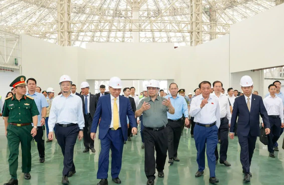Tỷ phú Phạm Nhật Vượng nhận 'mệnh lệnh' từ Thủ tướng tại đại công trường dự án Top 10 thế giới