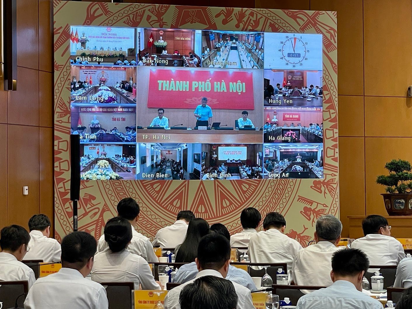 Thủ tướng: Quyết tâm giải ngân 100% vốn đầu tư công năm 2025- Ảnh 2. Thủ tướng: Quyết tâm giải ngân 100% vốn đầu tư công năm 2025- Ảnh 2.