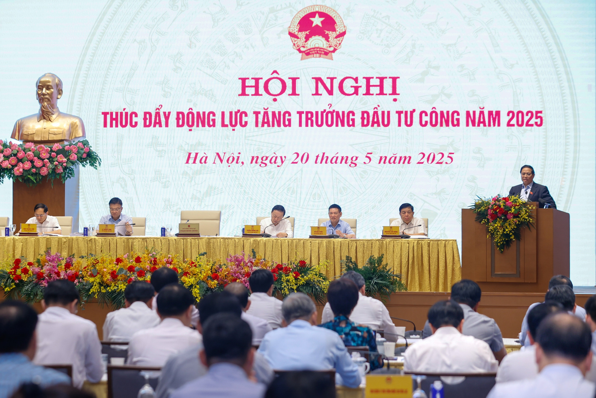 Thủ tướng: Quyết tâm giải ngân 100% vốn đầu tư công năm 2025- Ảnh 1. Thủ tướng: Quyết tâm giải ngân 100% vốn đầu tư công năm 2025- Ảnh 1.