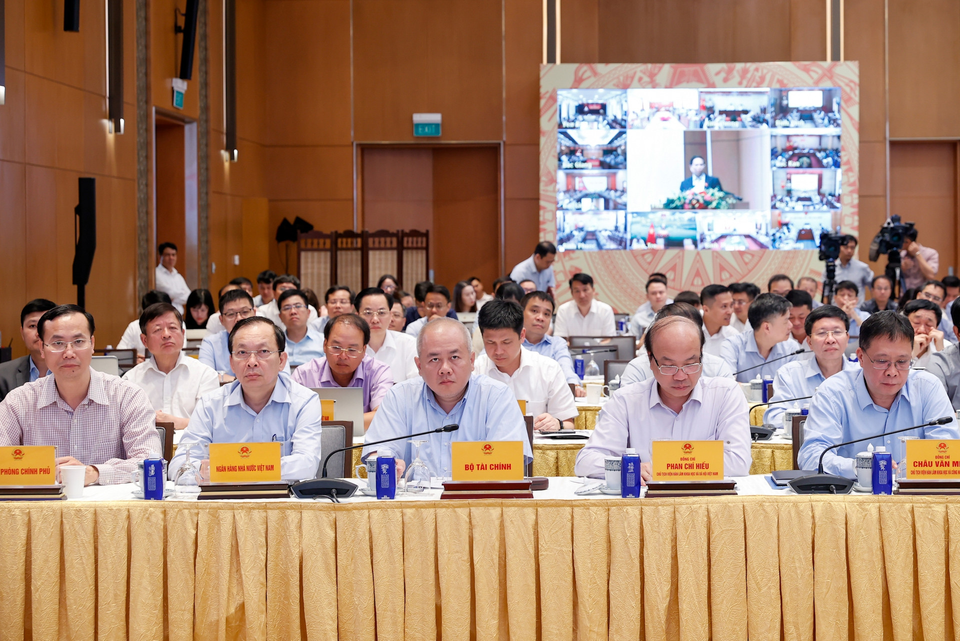 Thủ tướng: Quyết tâm giải ngân 100% vốn đầu tư công năm 2025- Ảnh 5. Thủ tướng: Quyết tâm giải ngân 100% vốn đầu tư công năm 2025- Ảnh 5.