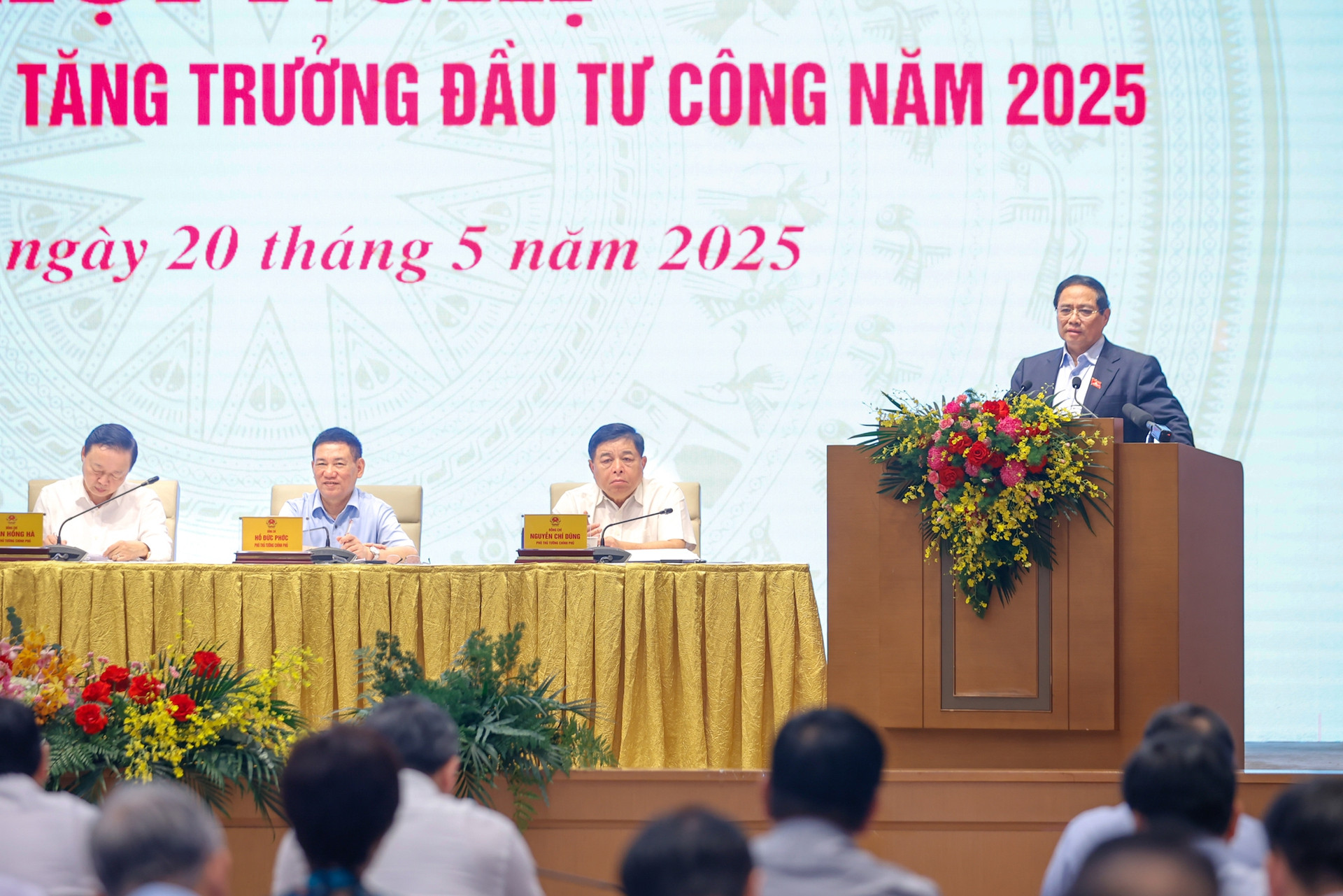 Thủ tướng: Quyết tâm giải ngân 100% vốn đầu tư công năm 2025- Ảnh 4. Thủ tướng: Quyết tâm giải ngân 100% vốn đầu tư công năm 2025- Ảnh 4.