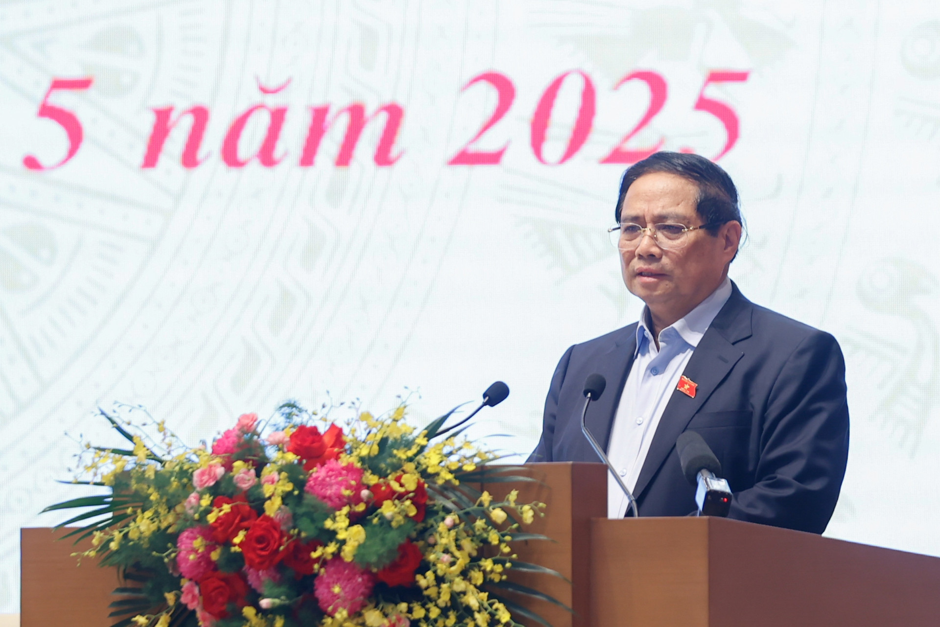 Thủ tướng: Quyết tâm giải ngân 100% vốn đầu tư công năm 2025- Ảnh 3. Thủ tướng: Quyết tâm giải ngân 100% vốn đầu tư công năm 2025- Ảnh 3.