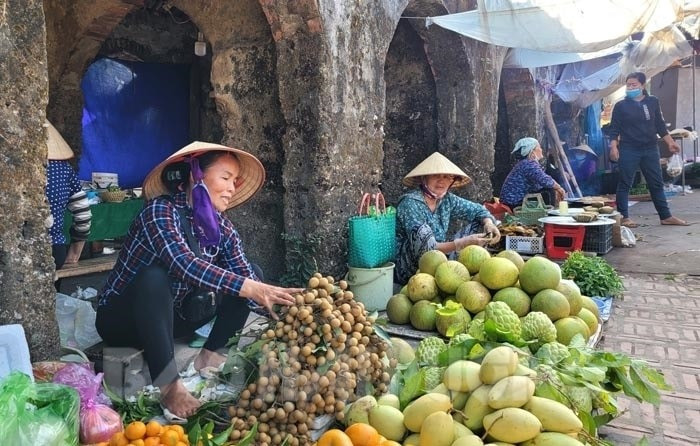 Độc đáo khu chợ huyện trăm năm vẫn giữ nguyên kiến trúc: Từng là chợ quê sầm uất nhất vùng với khu nhà trình tường mang dấu ấn đặc biệt- Ảnh 2. Độc đáo khu chợ huyện trăm năm vẫn giữ nguyên kiến trúc: Từng là chợ quê sầm uất nhất vùng với khu nhà trình tường mang dấu ấn đặc biệt- Ảnh 2.