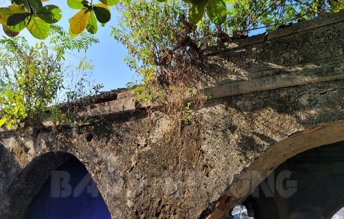Độc đáo khu chợ huyện trăm năm vẫn giữ nguyên kiến trúc: Từng là chợ quê sầm uất nhất vùng với khu nhà trình tường mang dấu ấn đặc biệt- Ảnh 1. Độc đáo khu chợ huyện trăm năm vẫn giữ nguyên kiến trúc: Từng là chợ quê sầm uất nhất vùng với khu nhà trình tường mang dấu ấn đặc biệt- Ảnh 1.