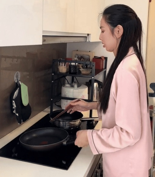 Hoa hậu Thùy Tiên trước khi vướng lao lý: Sinh sống tại một chung cư cao cấp giữa lòng thành phố- Ảnh 2. Hoa hậu Thùy Tiên trước khi vướng lao lý: Sinh sống tại một chung cư cao cấp giữa lòng thành phố- Ảnh 2.