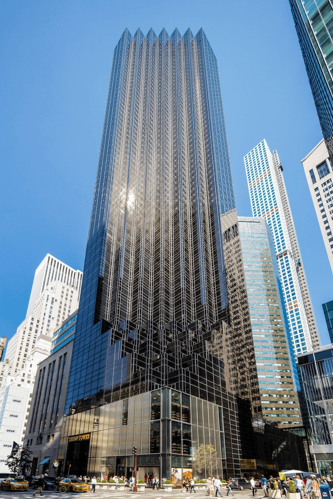 Trump Tower: Những tòa tháp chọc trời được xem là biểu tượng của một đế chế với sức hấp dẫn của 'giấc mơ Mỹ'- Ảnh 1. Trump Tower: Những tòa tháp chọc trời được xem là biểu tượng của một đế chế với sức hấp dẫn của 'giấc mơ Mỹ'- Ảnh 1.