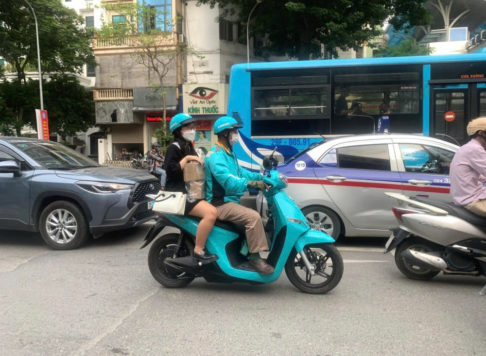 Thay thế 100% xe máy xăng sang xe điện cho 400.000 tài xế công nghệ và shipper tại TP. HCM