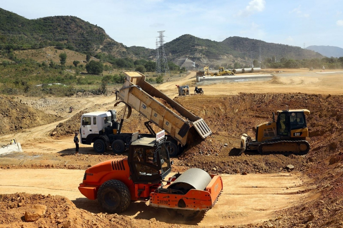 Thủ tướng yêu cầu Bộ Công an điều tra chuỗi cung ứng vật liệu, đẩy nhanh các đại dự án hạ tầng 1 triệu tỷ đồng