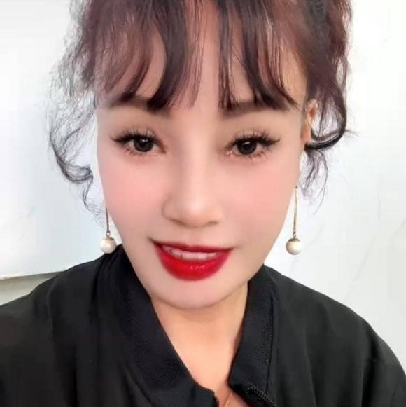 Nhan sắc 'cô dâu' U70 Thu Sao sau 7 năm cưới chồng trẻ kém 36 tuổi, ở nhà vẫn được gọi là 'cô bé mãi không chịu lớn' - ảnh 3