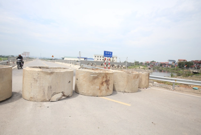 Cầu vượt sông Đáy thứ 2 nối Nam Định với Ninh Bình đã hoàn thành nhưng chưa thông xe- Ảnh 3. Cầu vượt sông Đáy thứ 2 nối Nam Định với Ninh Bình đã hoàn thành nhưng chưa thông xe- Ảnh 3.