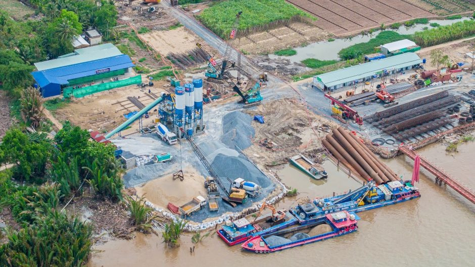 Cầu dây văng lớn thứ 2 Việt Nam do Tập đoàn Đèo Cả thực hiện: Công trường thi công tấp nập, dự kiến hoàn thành sau 3 năm nữa- Ảnh 2. Cầu dây văng lớn thứ 2 Việt Nam do Tập đoàn Đèo Cả thực hiện: Công trường thi công tấp nập, dự kiến hoàn thành sau 3 năm nữa- Ảnh 2.