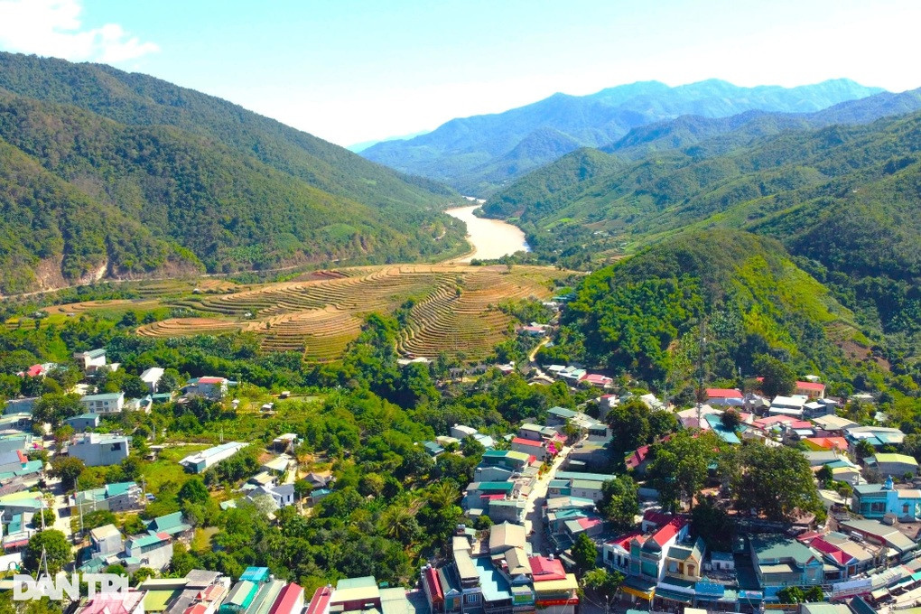 Huyện biên giới giáp Lào tại tỉnh đông dân nhất Việt Nam sẽ không sáp nhập xã nào- Ảnh 1. Huyện biên giới giáp Lào tại tỉnh đông dân nhất Việt Nam sẽ không sáp nhập xã nào- Ảnh 1.