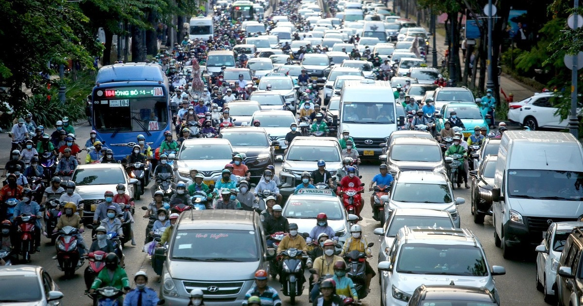 Từ 1/1/2026, ô tô cũ có thành 'sắt vụn' sau lộ trình siết khí thải?
