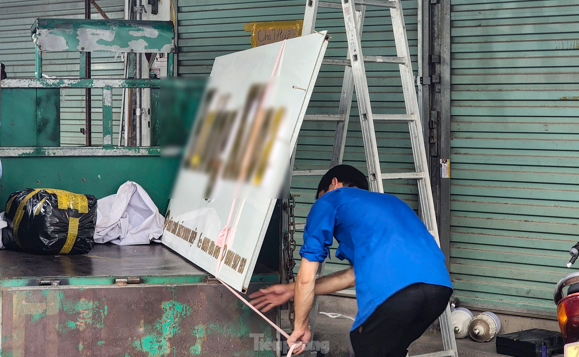 Cảnh khó tin tại thủ phủ thời trang lớn nhất miền Bắc ảnh 7