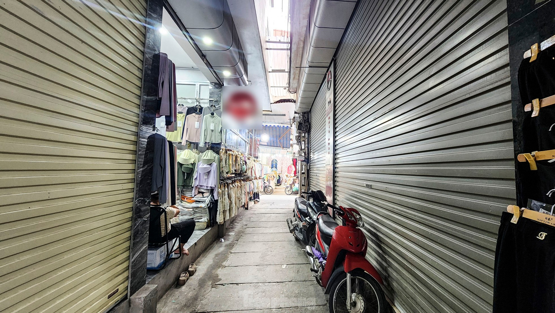 Cảnh khó tin tại thủ phủ thời trang lớn nhất miền Bắc ảnh 10
