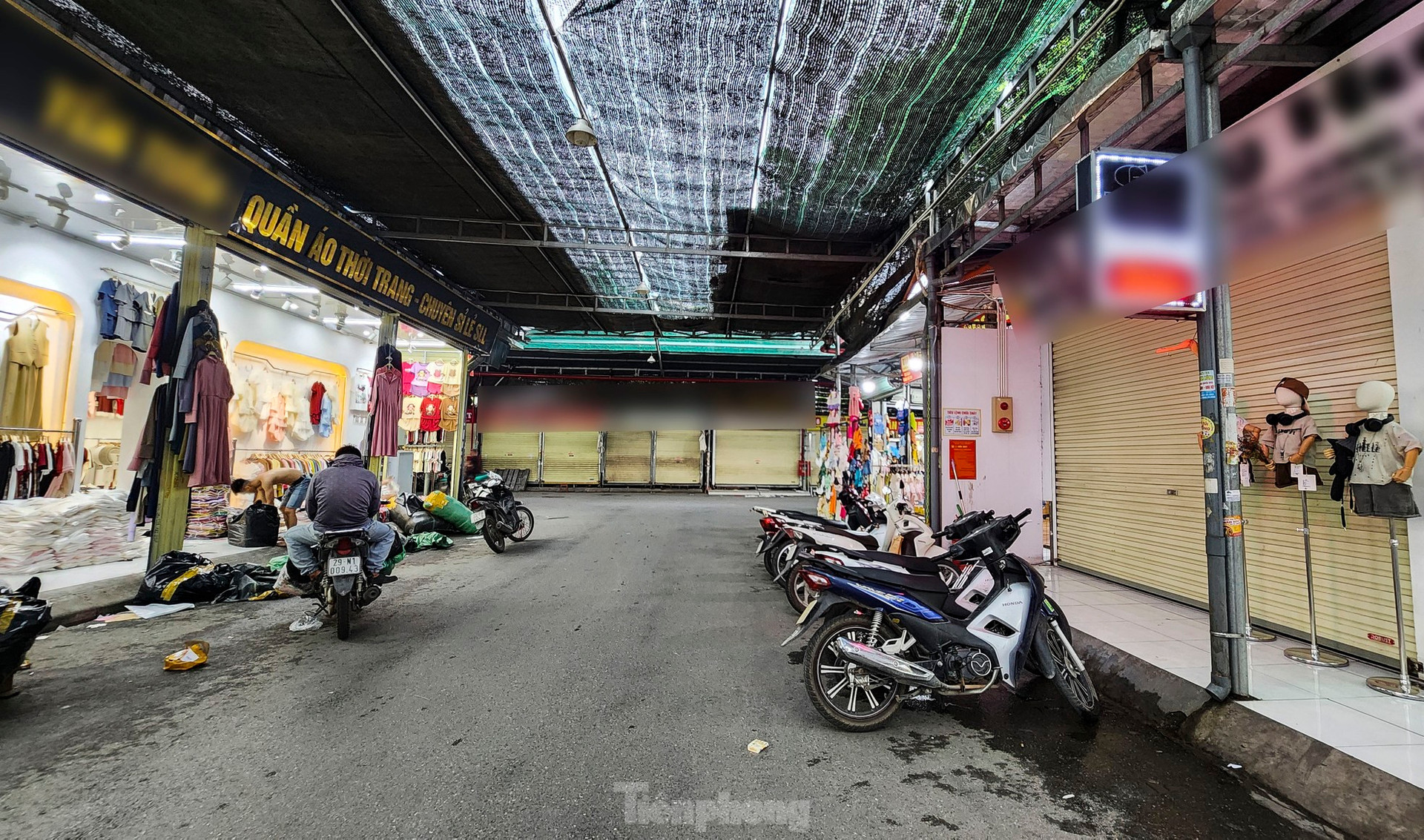Cảnh khó tin tại thủ phủ thời trang lớn nhất miền Bắc ảnh 1